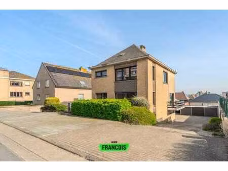 spacieuse villa (240 m²) avec 3 chambres  jardin  2 garages…