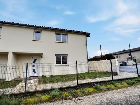 maison sur deux niveaux avec terrasse
