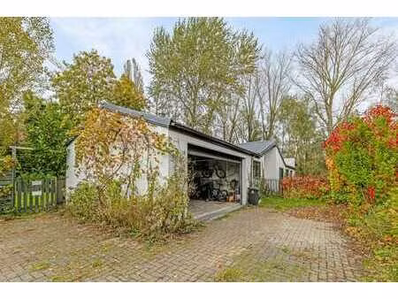 volledig te verbouwen/slopen woning (bouwgrond) met 3 sla...