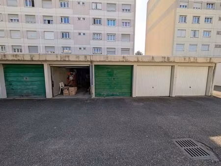 venissieux plateau : garage 13 m2