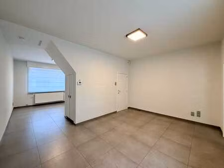 instapklare woning met 2 slaapkamers en diepe tuin te roe...