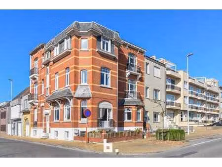 belle maison au bord de la mer