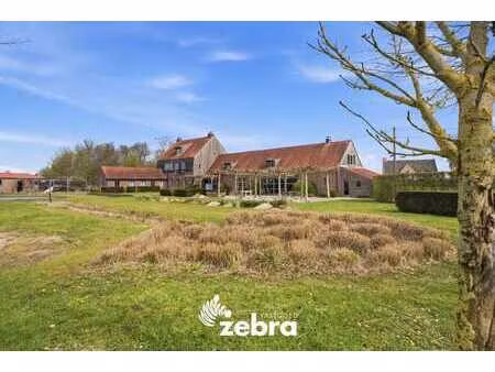 ruime villa op een prachtig perceel van 11.110m² in groen...