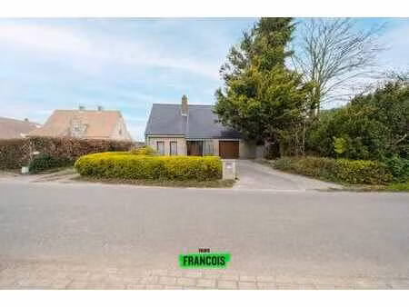 spacieuse villa avec 3 chambres et beaucoup de potentiel à …