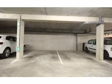 location stationnement  10 m² t- à blagnac  65 €