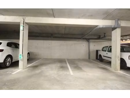 location stationnement  m² t- à blagnac  65 €