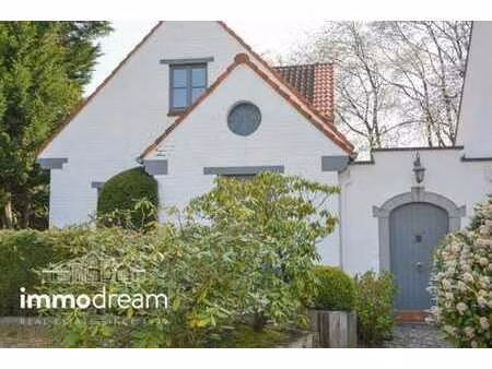 villa 200m² hab  3 chambres  bureau   jardin  3 pl. parking.