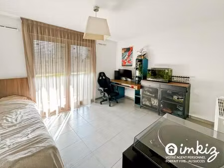 studio meublé 23 m²  terrasse de 9 m² et box