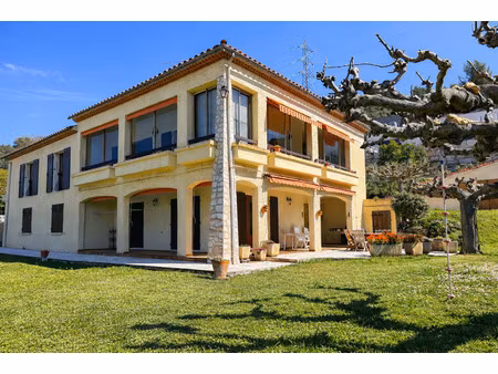 grande propriété familiale avec 2 appartements indépendants