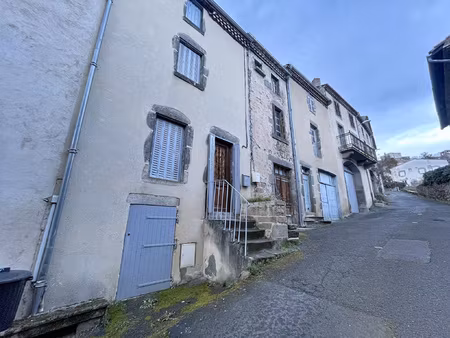 25mn clermont sud  maison avec granges et jardin