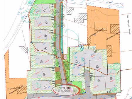 a 500m des commerces et 15 minutes à pied de la plage