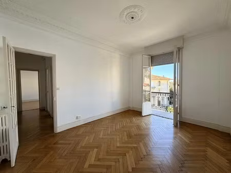 à louer – 2 pièces lumineux avec balcons et aperçu mer