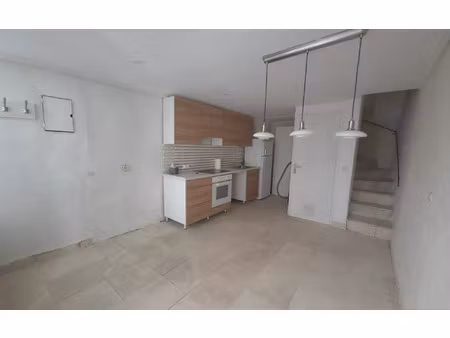 location maison  m² t-5 à aups  700 €