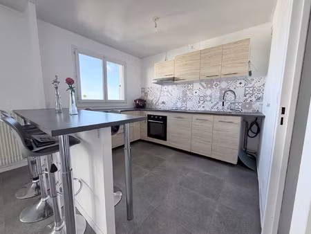 appartement type 3 dernier étage  avec parking privatif