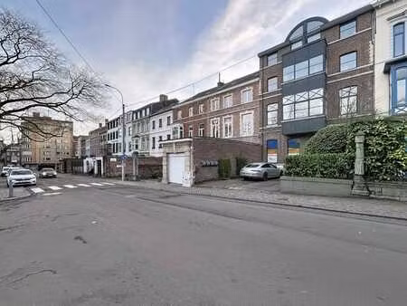 rez-de-chaussée commercial / bureaux à louer