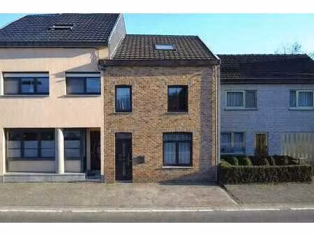 wonck : maison 3 chambres  avec terrasse et jardin