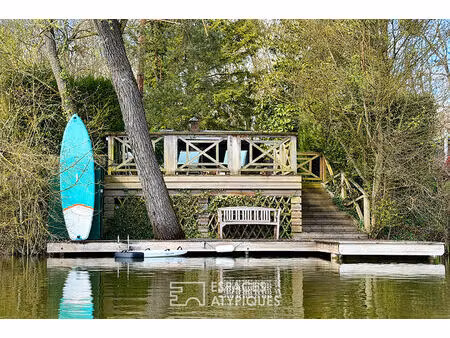 chalet en bois rénové avec terrasse  jacuzzi et vue lac