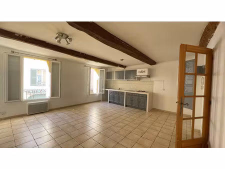 cotignac a louer maison de village avec grand garage