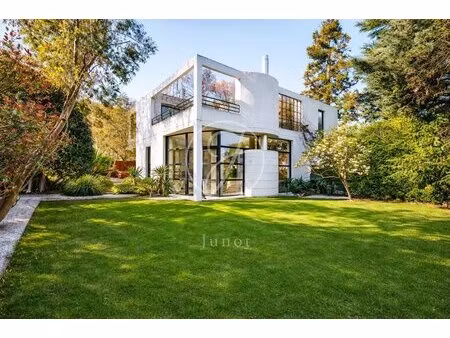 garches - buzenval - maison 262m² - 8 pièces - 732m² de parcelle.