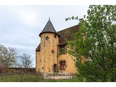 manoir du xve siècle inscrit au patrimoine de france