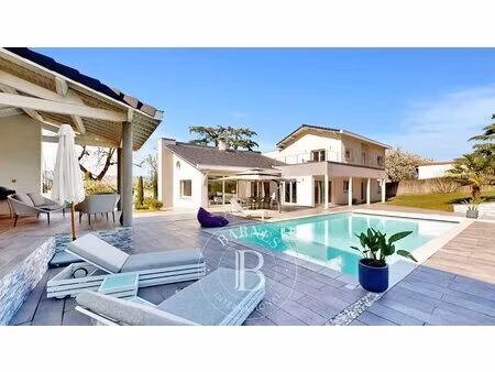 rive-de-gier - chateauneuf - villa d'architecte de 237 m² - terrain plat de 2238 m² - pisc
