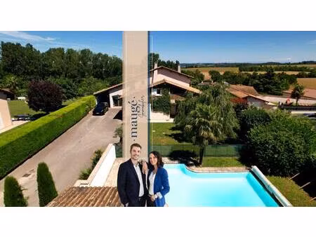 maison - 3 chambres - cave - buanderie - terrasse - balcon - jardin - piscine - au calme