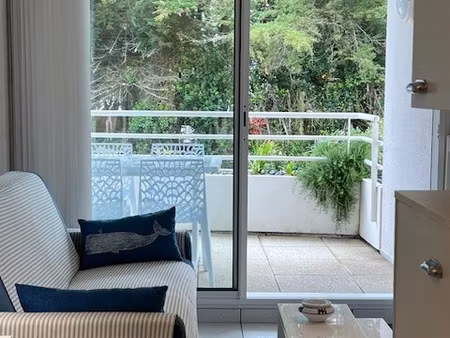 a 100 metres de la plage du port d'orange et a proximite des