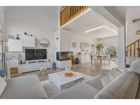 maison de luxe à vendre à challex