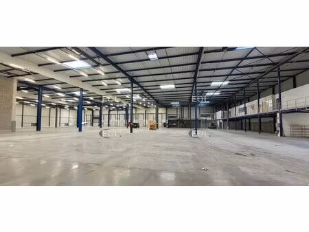 location entrepôt 6 283 m² à 10 682 m²