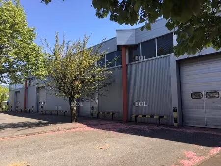 location local d'activités 2 440 m²