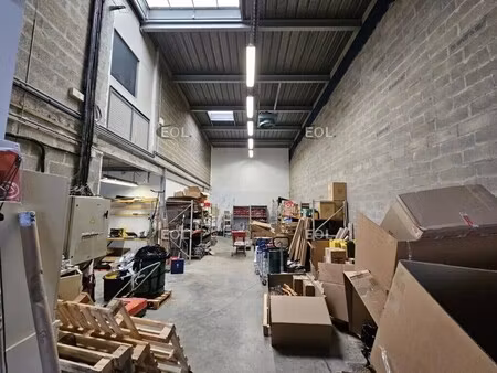 location local d'activités 671 m²