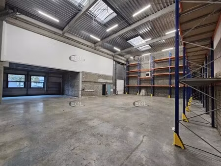 location local d'activités 483 m²