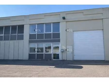 location local d'activités 582 m²