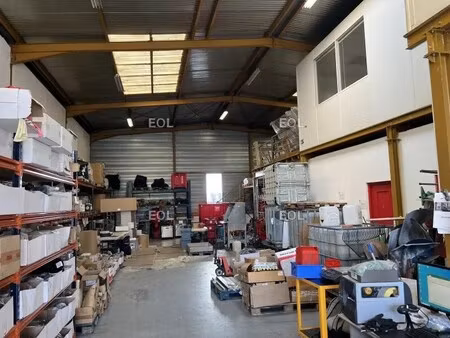 location local d'activités 715 m²