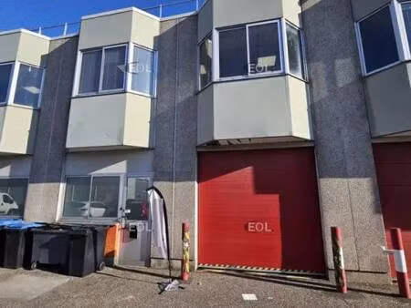 location local d'activités 369 m²