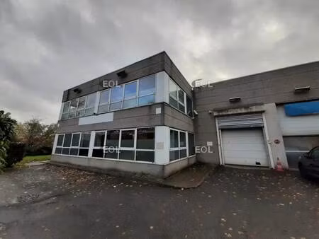 location local d'activités 852 m²