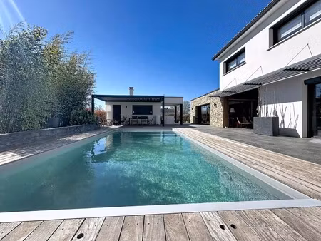 maison de luxe à vendre à roques