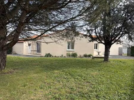 vente maison à fontenay-le-comte (85200) : à vendre / 136m² fontenay-le-comte