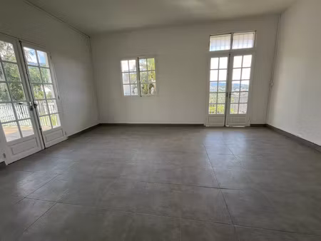 location maison 5 pièces 110 m² à sainte-marie (97438)