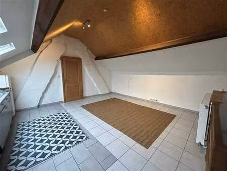 appartement une chambre de 48 m² au 2e étage sans ascenseur