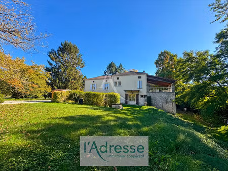 propriété de charme en bord de rivière avec piscine