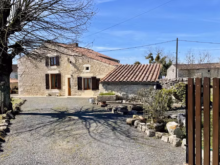 maison ancienne rénovée t4 r+1 avec dépendances et jardin