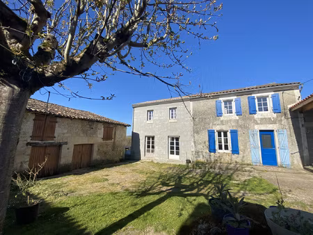 11km gare tgv angouleme : ancien corps de ferme en partie ré