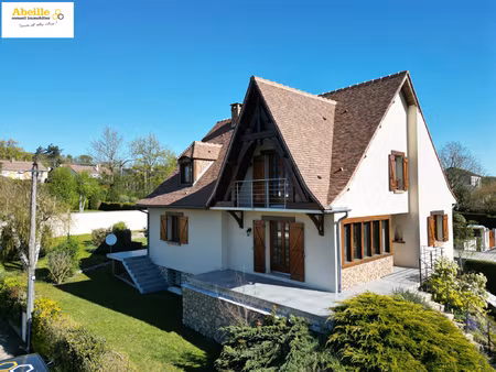 belle construction traditionnelle sur sous-sol total.