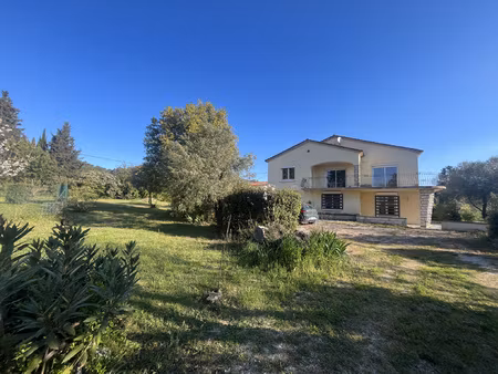 maison 2 niveaux avec grand terrain et fort potentiel constr