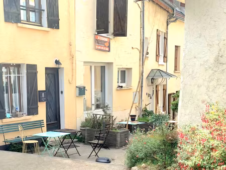 maison atypique au coeur d'une venelle recherchée proche bois