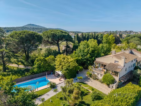 le pradet - propriété de caractère de 262 m2 -