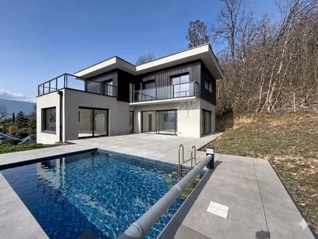 maison de luxe à vendre dans le quartier les hauts de chambéry-piochet