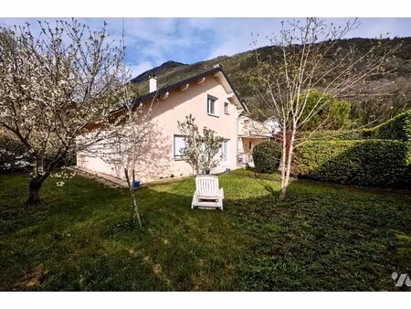maison de luxe à vendre à challes-les-eaux