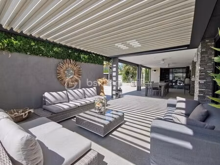 villa de luxe à vendre à saint-laurent-d'aigouze